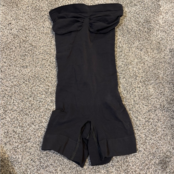 Skims Strapless Sculpting Bodysuit - Picture 1 of 3